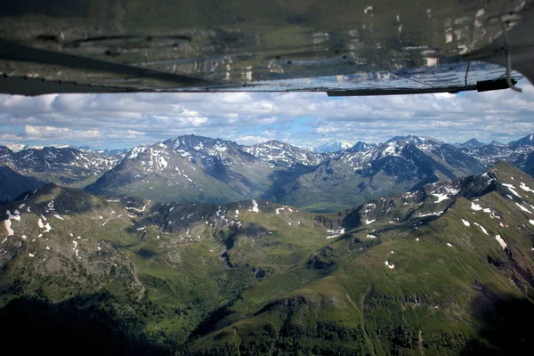 Berglandschap Oostenrijk Bij Innsbruck Tijdens Een Vlucht Een Klein Vliegtuig — Stockfoto