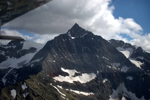 Berglandschap Oostenrijk Bij Innsbruck Tijdens Een Vlucht Een Klein Vliegtuig — Stockfoto