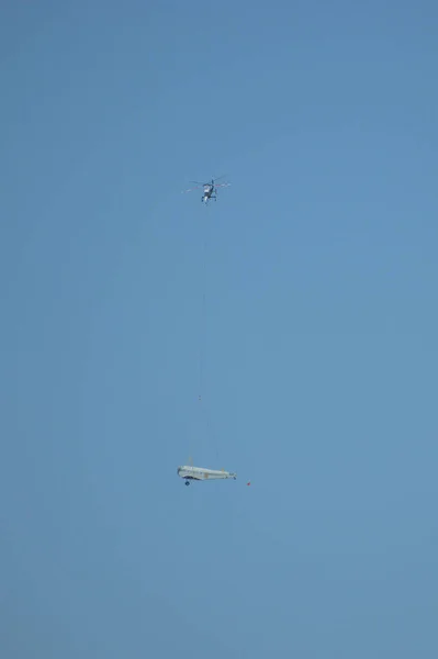 Junkers Trup Letadla Přepravován Vrtulníkem Laně Letiště Altenrhein Saint Gallen — Stock fotografie