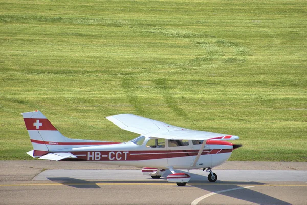 Cessna 172 Está Taxiando Aeroporto Altenrhein Perto Saint Gallen Suíça — Fotografia de Stock