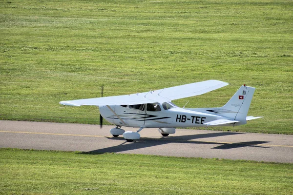 Cessna 172S Pojíždí Letišti Altenrhein Saint Gallen Švýcarsku 2020 — Stock fotografie