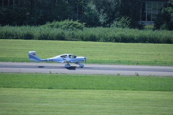 Diamond Da40Ng Taxiën Luchthaven Altenrhein Buurt Van Saint Gallen Zwitserland — Stockfoto