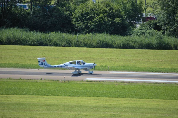 Diamond Da40Ng Taxiën Luchthaven Altenrhein Buurt Van Saint Gallen Zwitserland — Stockfoto