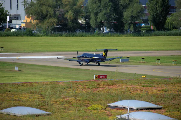Pilatus Está Rodando Posición Despegue Aeropuerto Altenrhein Cerca Saint Gallen —  Fotos de Stock