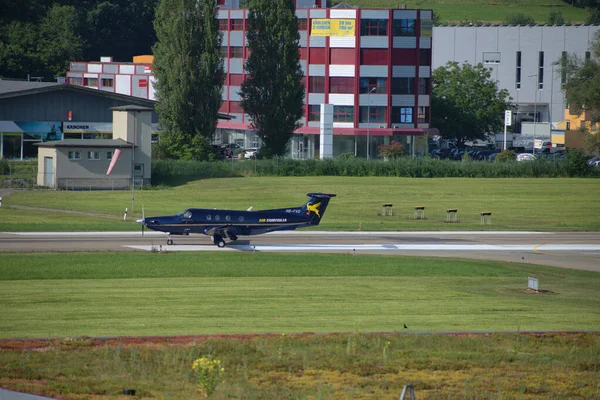 Pilatus Está Rolando Para Sua Posição Decolagem Aeroporto Altenrhein Perto — Fotografia de Stock