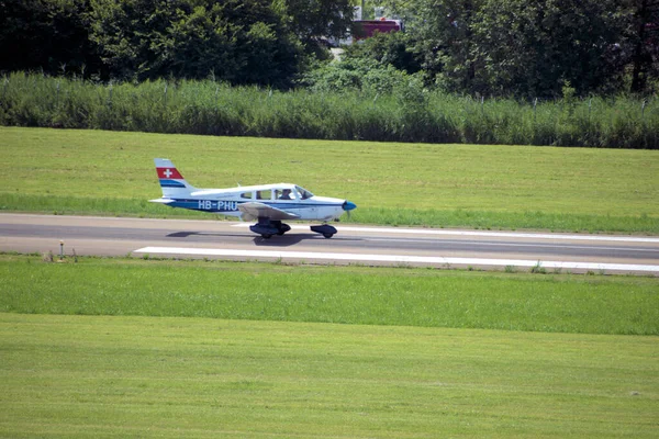 Piper Archer Pojíždí Letišti Altenrhein Saint Gallen Švýcarsku 2020 — Stock fotografie