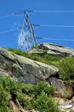 İsviçre 'de Lukmanierpass' ta bir tepedeki elektrik santrali 30.7.2020