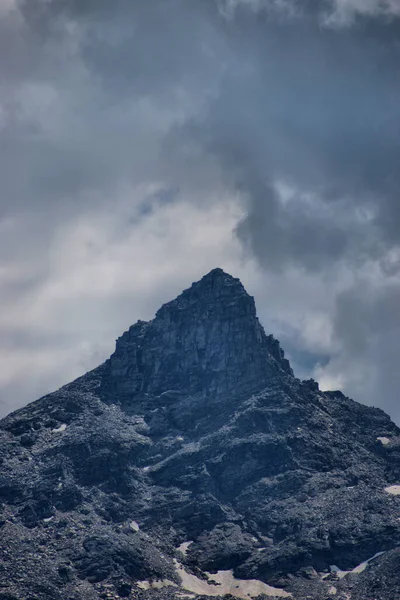 スイスのヴァルでユニークな山のピーク31 2020 — ストック写真