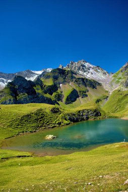 İsviçre 'nin Pizol Dağı' ndaki Idyllic alp gölü 7.8.2020