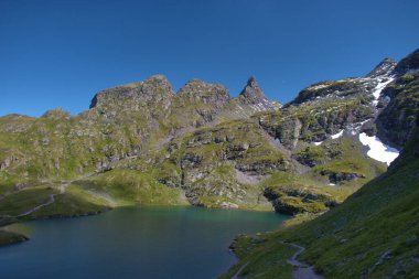 İsviçre 'de Pizol Dağı' nın tepesindeki göl manzarası 7.8.2020