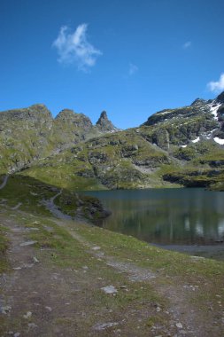 İsviçre 'de Pizol Dağı' nın tepesindeki göl manzarası 7.8.2020