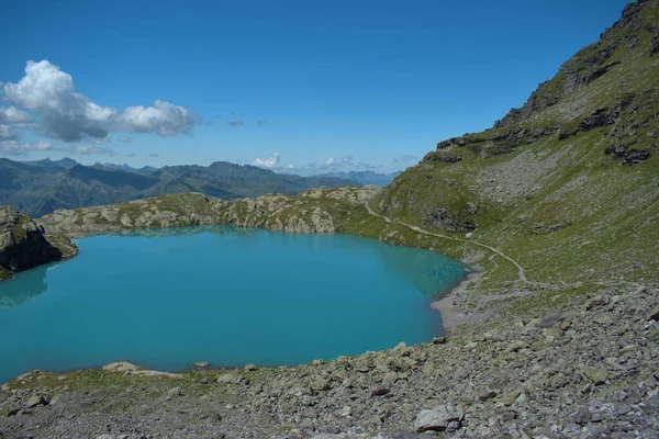 瑞士Pizol山顶上的Idyllic湖风景 — 图库照片