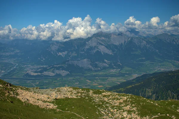 从Pizol山俯瞰瑞士和列支敦士登的莱茵河谷 — 图库照片