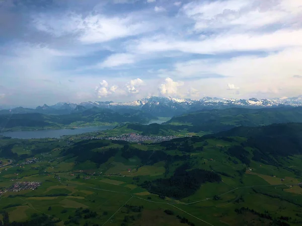 Населення Швейцарії Видиме Літака 2018 — стокове фото