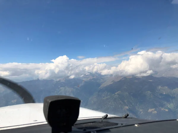 오스트리아에서 알프스산맥을 비행하는 2018 — 스톡 사진