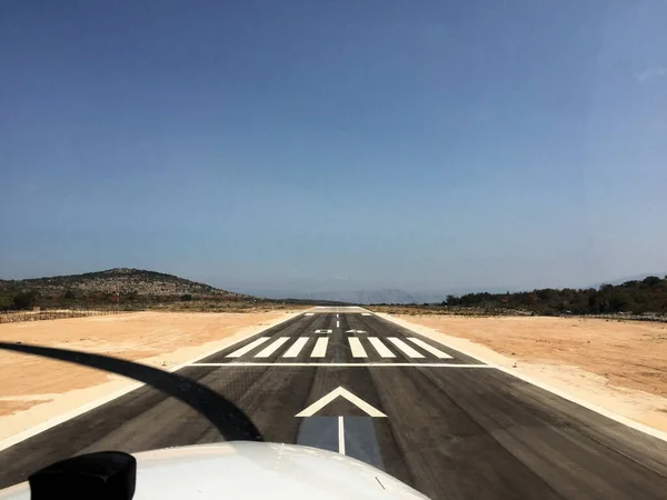 Faixa Decolagem Aeroporto Bol Ilha Brac Croácia 2017 — Fotografia de Stock