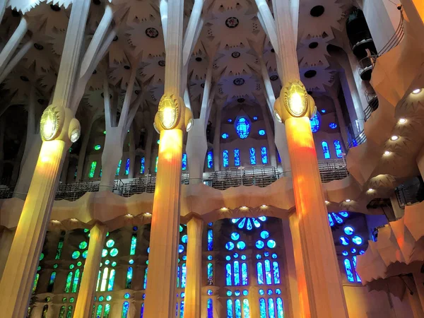 スペインのバルセロナにあるサグラダ ファミリア大聖堂内25 2017 — ストック写真