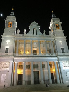 İspanya 'daki Madrid Kilisesi, gece 10.11.2019