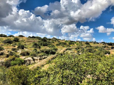 Malta, Ghar Dalam 'daki güzel bulut manzarası ve manzarası 8.3.2020