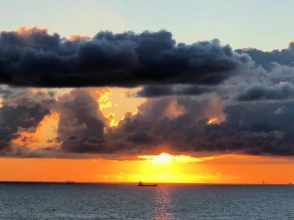 Increíble Amanecer Sliema Malta 2020 —  Fotos de Stock