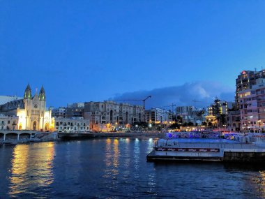 Malta 'daki Saint Julians Körfezi 7.3.2020