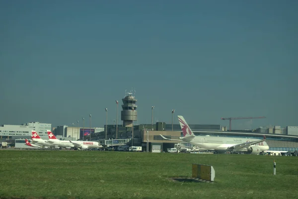 Αερογραμμές Κατάρ Airbus A350 Σταθμεύει Στο Αεροδρόμιο Της Ζυρίχης Στην — Φωτογραφία Αρχείου