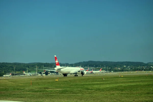 Zwitserse Internationale Luchtvaartmaatschappijen Boeing 777 Taxit Luchthaven Zürich Zwitserland 2020 — Stockfoto