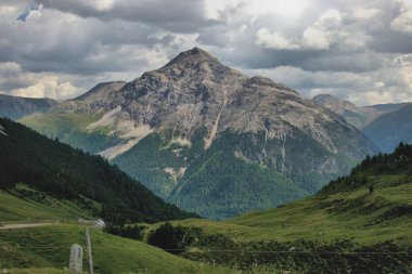 İsviçre 'deki Albulapass' ta muhteşem bir dağ manzarası 12.8.2020