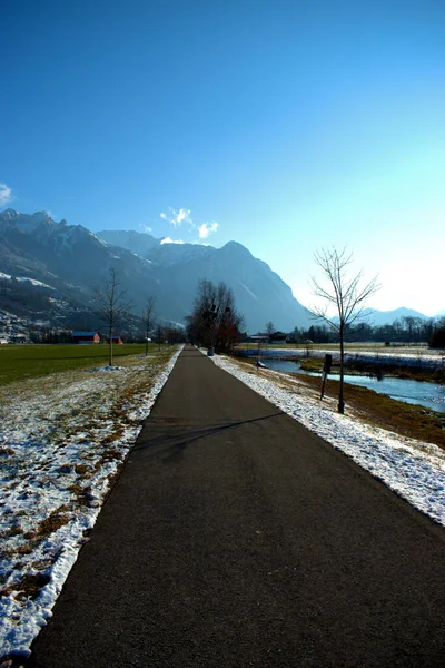 Paisagem Rural Com Pequeno Rio Vaduz Liechtenstein 2021 — Fotografia de Stock