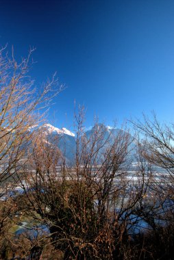 İsviçre, Wartau 'daki eski harabenin Ren Vadisi' ndeki Alp kış manzarası 10.1.2021