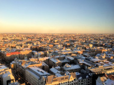 Letonya 'da Riga şehir merkezinde akşam havası var.