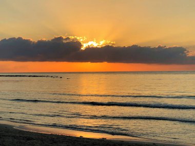 Tayland 'da Koh Samui, Chaweng plajında görkemli gündoğumu manzarası 8.2.2019