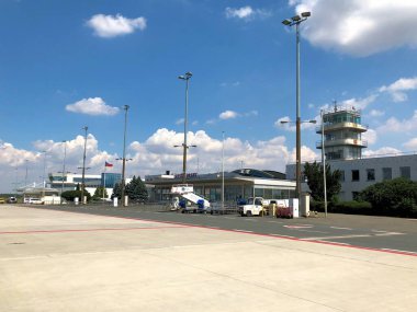 Prag, Çek Cumhuriyeti 'nde 14.7.2018 uluslararası havaalanında önlük ve kule