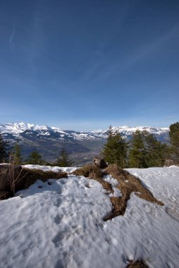 19.2.2021 'de Lihtenştayn' da kış havası dağları kaplamıştı.