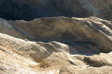 İsviçre 'deki Ren Kanyonu' ndaki Alplerde şaşırtıcı keskin kayalıklar. 20.2.2021