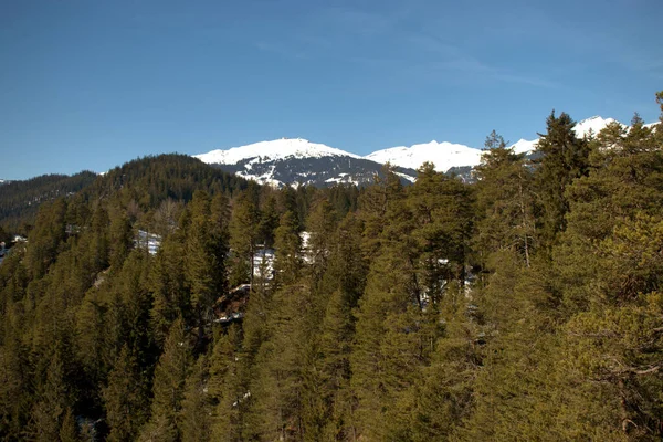 スイスのFlims近くの冬の時間の信じられないほどの白い山20 2021 — ストック写真