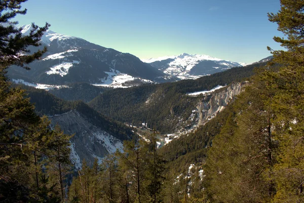 スイスのFlims地域のライン渓谷で信じられないほどの雪が山のパノラマを覆いました20 2021 — ストック写真