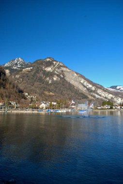 İsviçre, Weesen 'deki Walensee' de güzel bir gün 21.2.2021