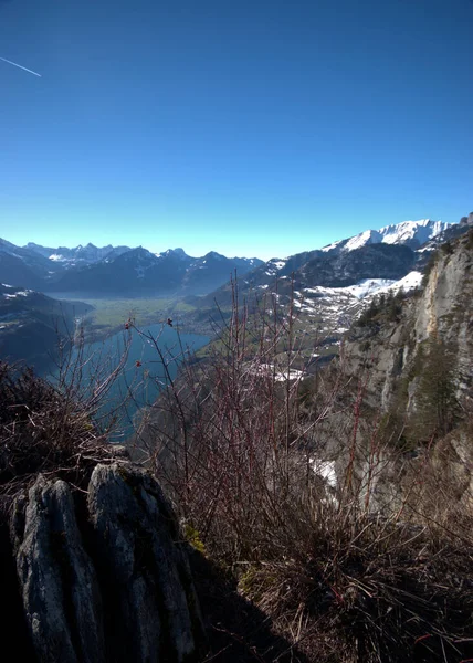 スイスのアムデンからのWalenseeとアルプスの信じられないほどの景色21 2021 — ストック写真