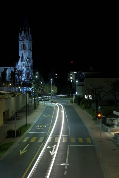 Centre Ville Avec Une Rue Principale Une Église Illuminée Arrière — Photo