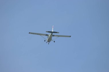 Cessna F172 Skyhawk uçağı İsviçre 'deki Saint Gallen Altenrhein havaalanında havalandı.