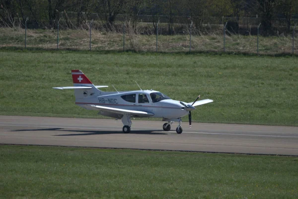 Rockwell Commander 114B Aeronaves Está Taxiando Aeroporto Saint Gallen Altenrhein — Fotografia de Stock