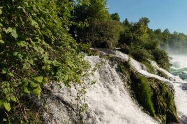 Ren Şelaleleri, İsviçre 'de Schaffhausen yakınlarında yer alan Avrupa' nın en büyük şelaleleridir.