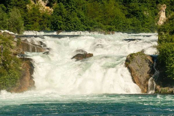 Рейнские Водопады Являются Крупнейшими Европе Водопадами Расположенными Вблизи Шаффхаузена Швейцарии — стоковое фото