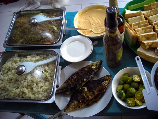 Comida Fresca Servida Para Cena Presentada Una Mesa Sabang Filipinas —  Fotos de Stock