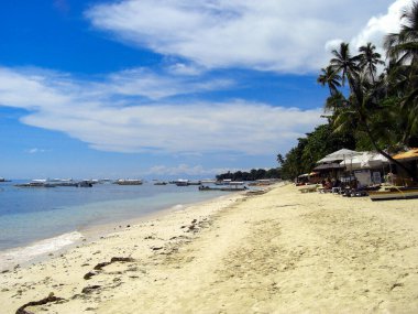 Dünya üzerindeki cennet Filipinler 'deki Bohol adasındaki Alona plajında 18.11.2014