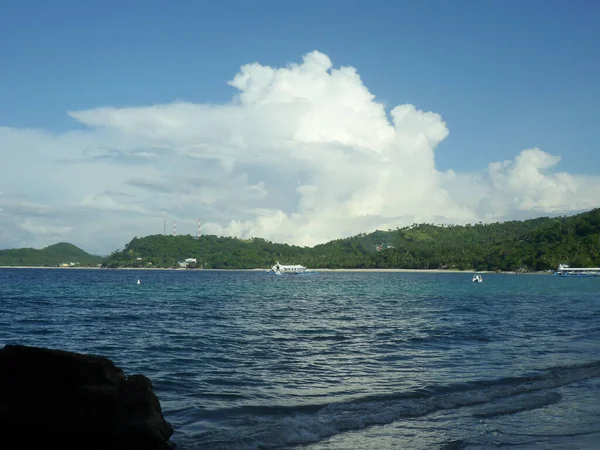 2012年11月19日フィリピンのプエルト ガレラ島近くの島々へのボートツアー — ストック写真