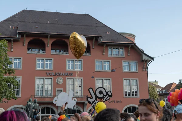 Zurich Suíça Setembro 2021 Protestantes Com Balão Coração Holden Durante — Fotografia de Stock