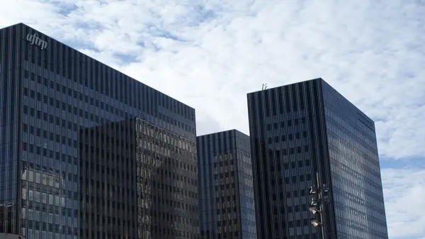 Casa antigua en París, Francia — Foto de Stock