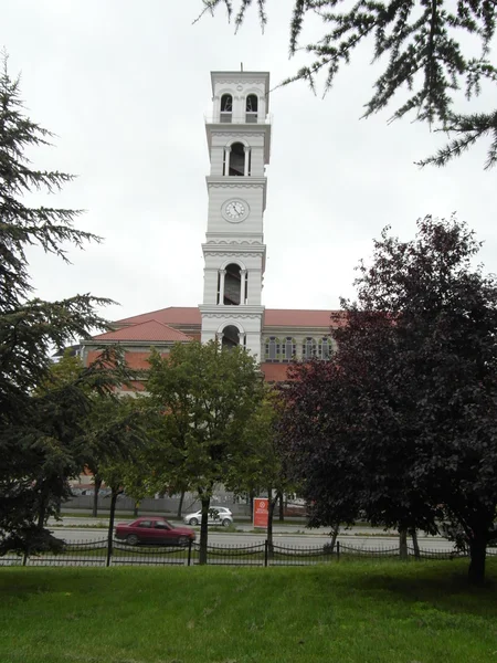 Haus und Straße in kosovo — Stockfoto